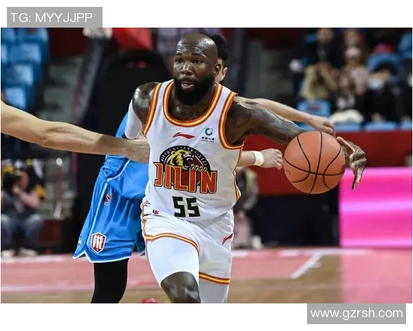 CBA精彩对决山东队迎战江苏同曦队双方全力争胜展现篮球魅力